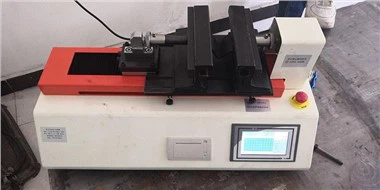 Macchina per il test per le prestazioni di serraggio del nastro di tenuta in gomma